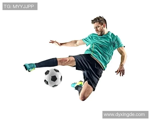 足球明星们纷纷选择碎钉鞋助力比赛表现提升运动员的竞技水平与舒适体验